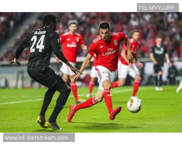 世界杯曼联险胜本菲卡乌龙球成比赛转折点全场沸腾解析