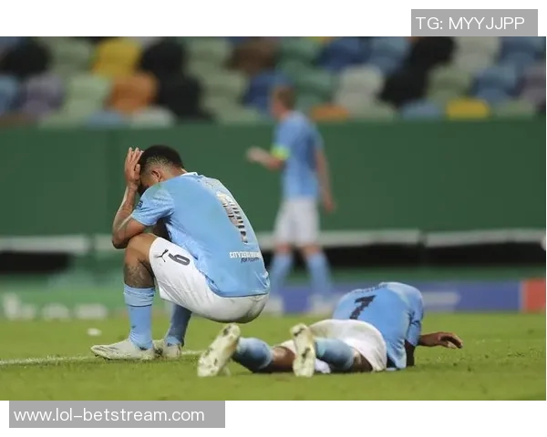 友谊赛精彩回顾:里昂逆转曼城引发全场热烈反响